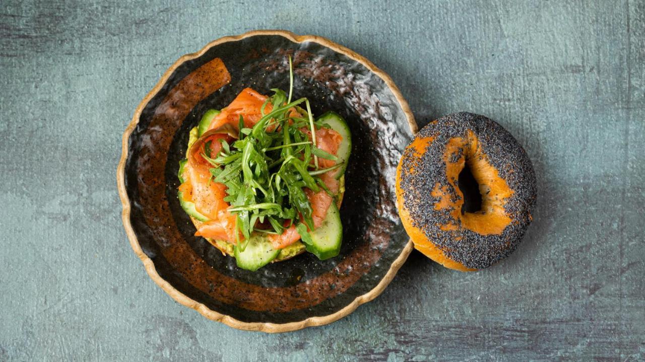 The Newel Psychiko Hotel เอเธนส์ ภายนอก รูปภาพ A bagel with lox and cream cheese