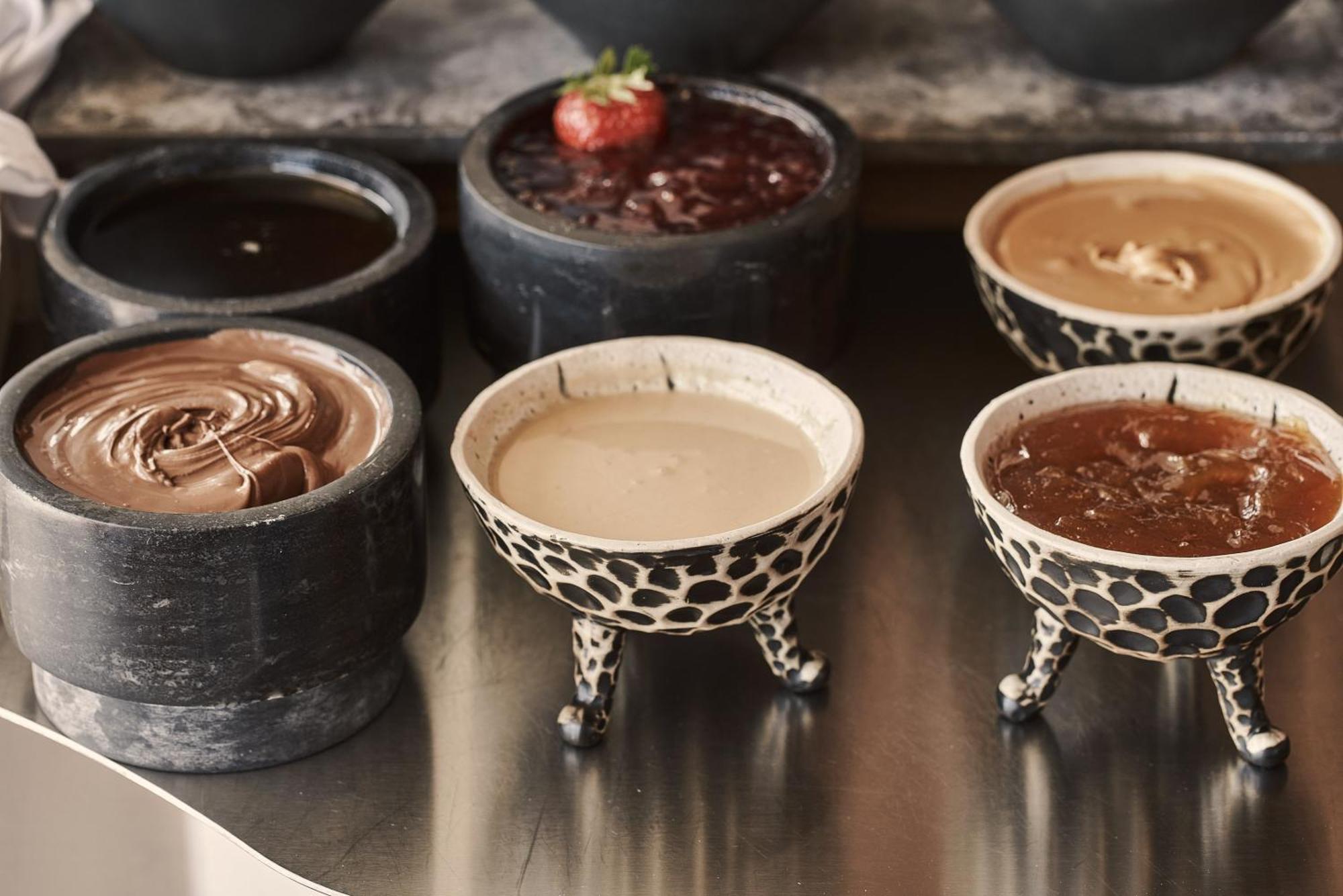 The Newel Psychiko Hotel เอเธนส์ ภายนอก รูปภาพ Chocolate fondue