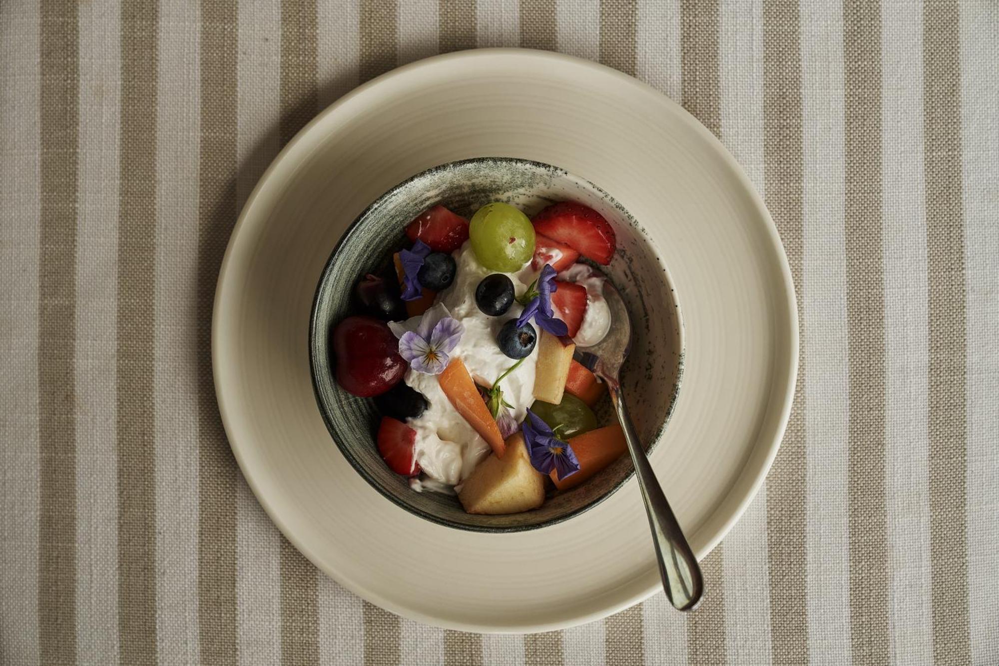 The Newel Psychiko Hotel เอเธนส์ ภายนอก รูปภาพ Fruit salad
