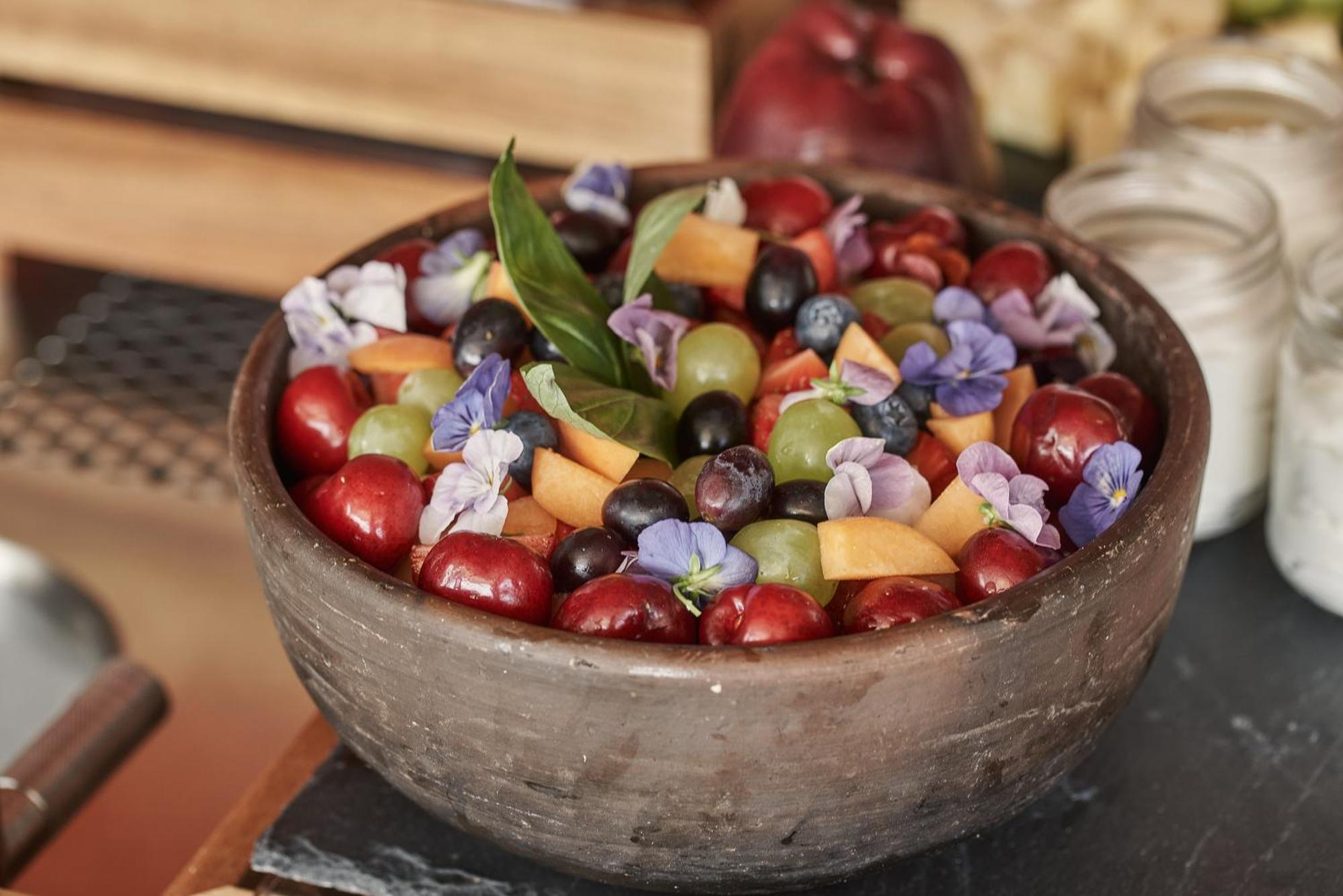 The Newel Psychiko Hotel เอเธนส์ ภายนอก รูปภาพ Fruit salad