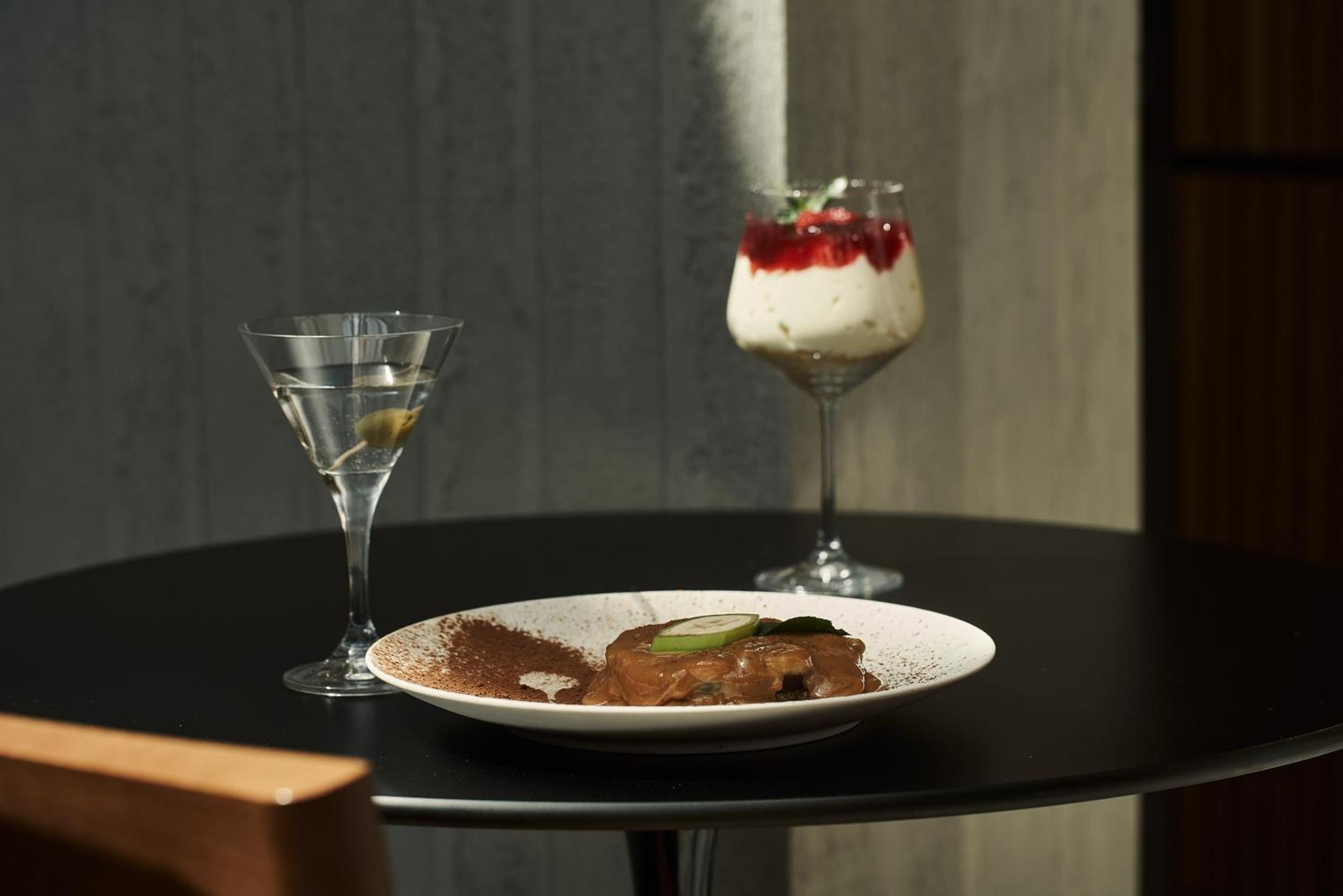 The Newel Psychiko Hotel เอเธนส์ ภายนอก รูปภาพ A chocolate parfait